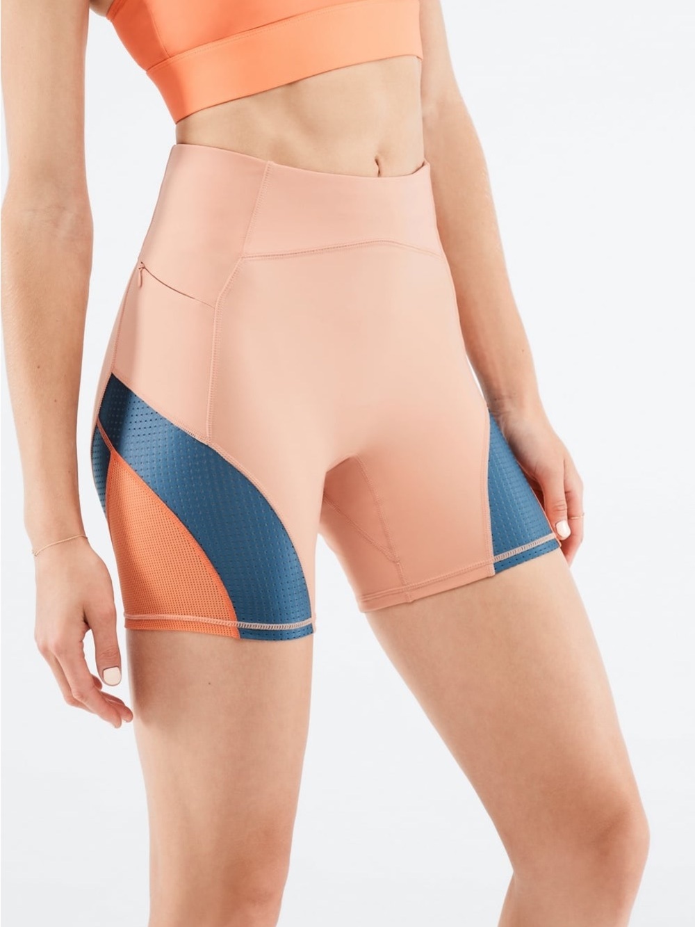 Fabletics highwaisted motion365 6” run shorts, size medium